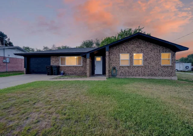 Photo 1 of Single family home for sale at 708 E High St, Wills Point, TX 75169 | MLS# 21395210 | Listing updated on 2026-10-05