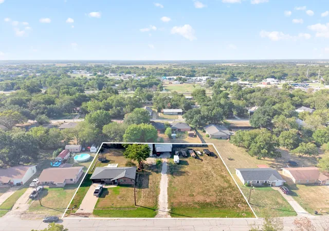Photo 2 of Single family home for sale at 708 E High St, Wills Point, TX 75169 | MLS# 21395210 | Listing updated on 2026-10-05