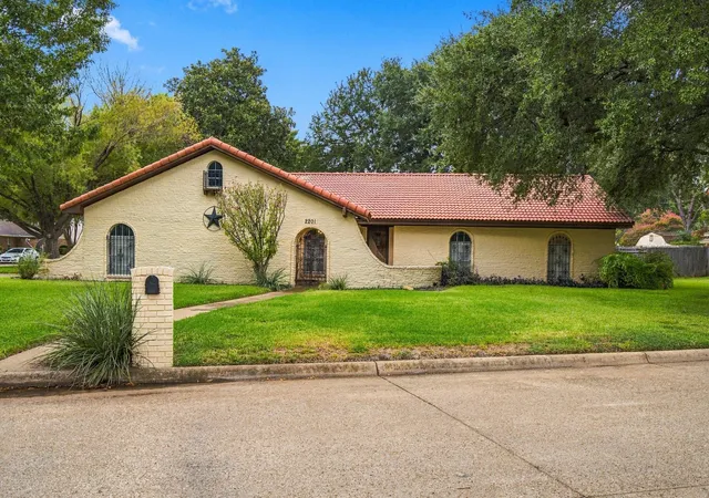 Single family home for sale at 2201 Scarlet Ln, Grand Prairie, TX 75050 | MLS# 21394934