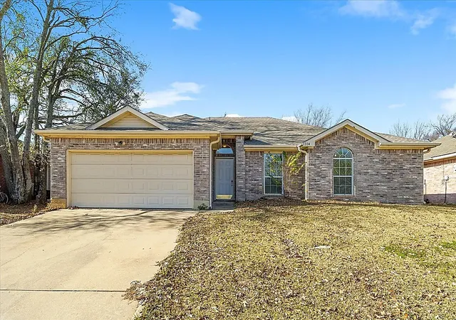 Photo 1 of Single family home for sale at 334 River Oaks Ln, Canton, TX 75103 | MLS# 21402783 | Listing updated on 2026-10-03