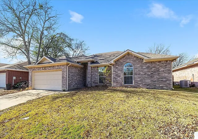 Photo 2 of Single family home for sale at 334 River Oaks Ln, Canton, TX 75103 | MLS# 21402783 | Listing updated on 2026-10-03