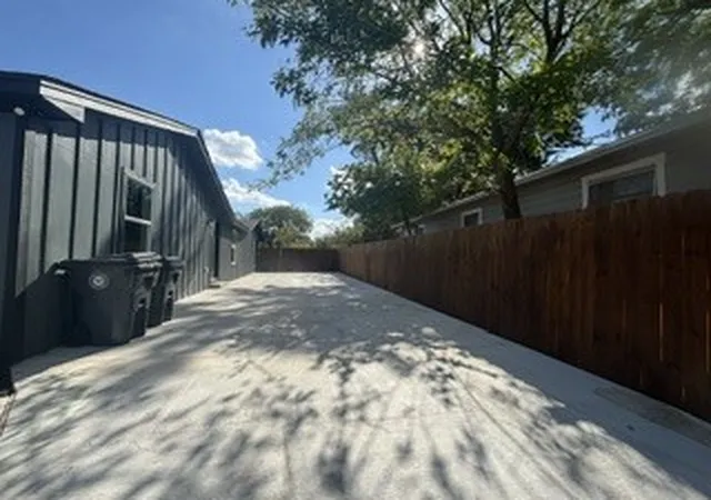 Photo 2 of Single family home for sale at 1413 Holly Vista St, Waco, TX 76711 | MLS# 21401774 | Listing updated on 2026-10-10