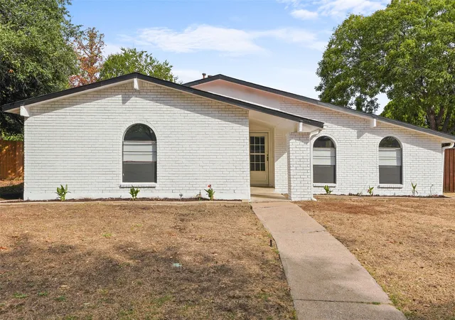 Photo 2 of Single family home for sale at 1515 Cherokee Trl, Plano, TX 75023 | MLS# 21393809 | Listing updated on 2026-10-03