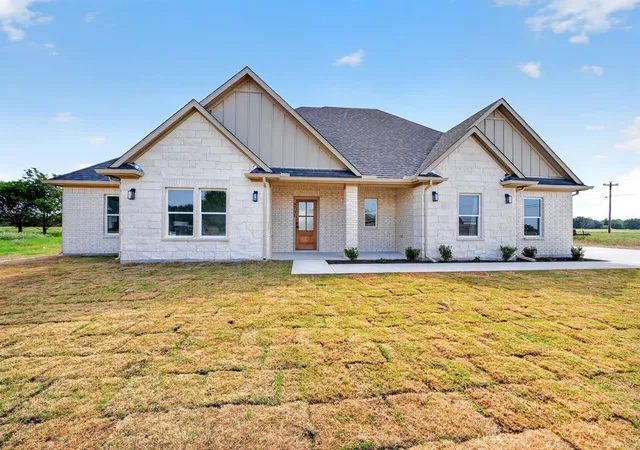 Photo 1 of Single family home for sale at 5731 Lewis Ct, Athens, TX 75752 | MLS# 21402781 | Listing updated on 2026-10-05
