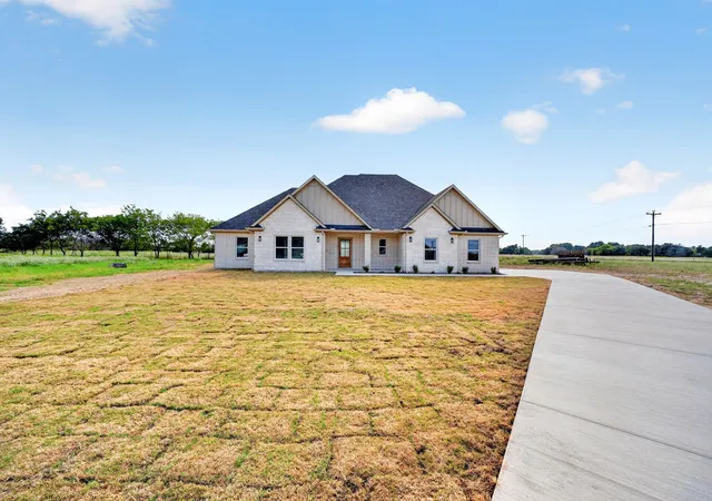 Photo 2 of Single family home for sale at 5731 Lewis Ct, Athens, TX 75752 | MLS# 21402781 | Listing updated on 2026-10-05