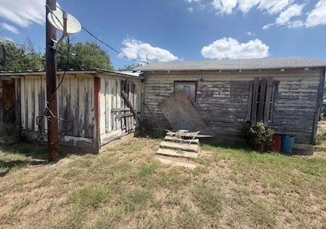 Photo 4 of Sale Pending at 1102 S Mesquite St, Brady, TX 76825 | MLS# 21402804 | Listing updated on 2026-10-10