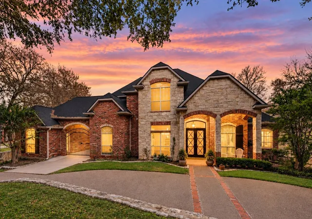 Photo 1 of Single family home for sale at 6565 Shoreline Dr, Little Elm, TX 75068 | MLS# 21395088 | Listing updated on 2026-10-06