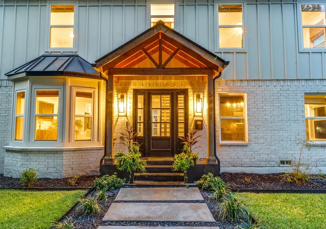 Photo 2 of Single family home for sale at 5931 Kenwood Ave, Dallas, TX 75206 | MLS# 21401400 | Listing updated on 2026-10-10