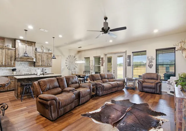 Photo 3 of Single family home for sale at 133 Kingston Ln, Weatherford, TX 76087 | MLS# 21396618 | Listing updated on 2026-10-04