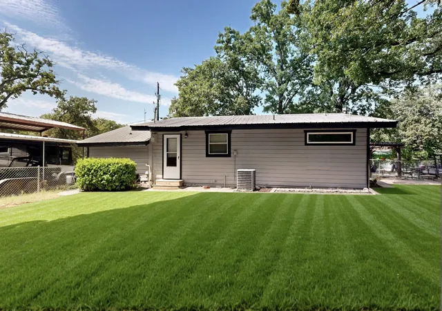 Photo 2 of Single family home for sale at 2895 Honey Bee Ln, Wills Point, TX 75169 | MLS# 21396310 | Listing updated on 2026-10-05