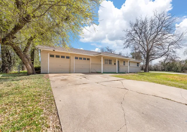 Photo 2 of Single family home for sale at 5509 Westhaven Dr, Fort Worth, TX 76132 | MLS# 21402924 | Listing updated on 2026-10-04