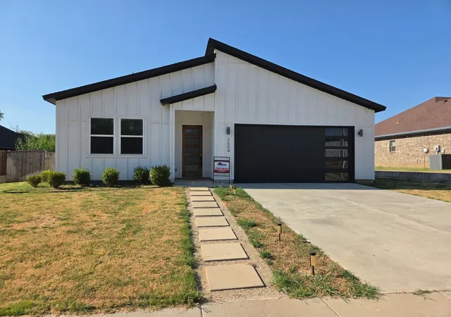 Photo 1 of Single family home for sale at 2604 Flora Ln, Denison, TX 75020 | MLS# 21402820 | Listing updated on 2026-10-07