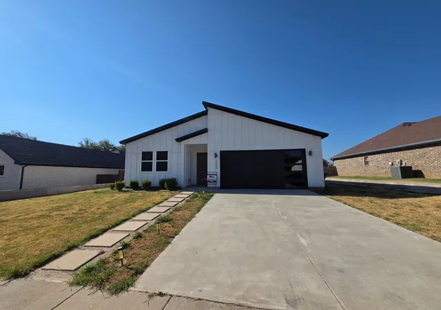 Photo 2 of Single family home for sale at 2604 Flora Ln, Denison, TX 75020 | MLS# 21402820 | Listing updated on 2026-10-07