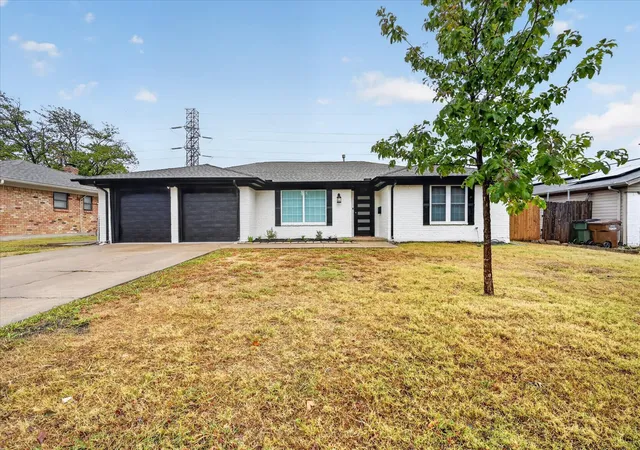 Photo 3 of Single family home for sale at 902 Ridgefield Dr, Plano, TX 75075 | MLS# 21402958 | Listing updated on 2026-10-04