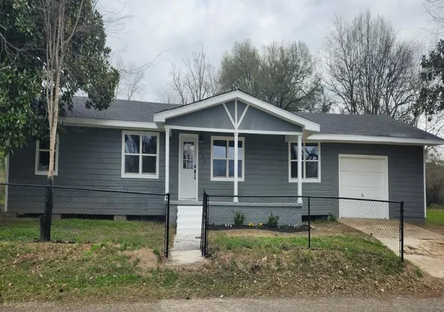 Photo 1 of Single family home for sale at 124 Ida St, Beckville, TX 75631 | MLS# 21402981 | Listing updated on 2026-10-04