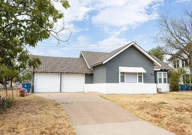 Single family home for sale at 312 W Lindsey St, Breckenridge, TX 76424 | MLS# 21402999