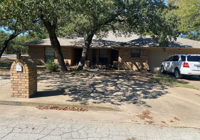 Photo 3 of Single family home for sale at 501 Mesquite St, Mineral Wells, TX 76067 | MLS# 21403002 | Listing updated on 2026-10-09