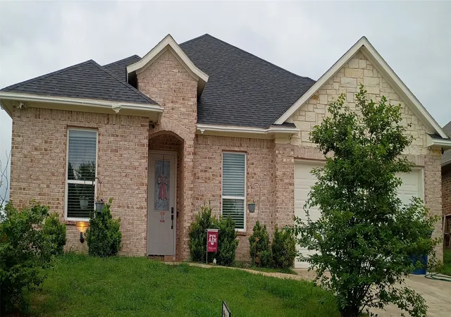 Photo 1 of Single family home for sale at 2806 Hackberry Dr, Ennis, TX 75119 | MLS# 21402935 | Listing updated on 2026-10-05