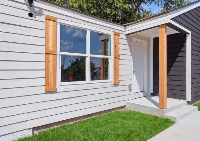 Photo 2 of Single family home for sale at 905 E Shaw St, Fort Worth, TX 76110 | MLS# 21403022 | Listing updated on 2026-10-08