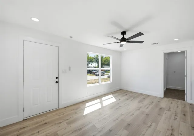 Photo 3 of Single family home for sale at 905 E Shaw St, Fort Worth, TX 76110 | MLS# 21403022 | Listing updated on 2026-10-08