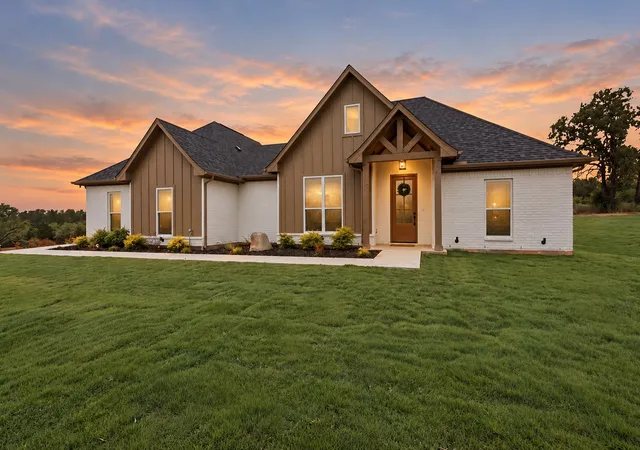 Single family home for sale at 124 Norene Ln, Weatherford, TX 76088 | MLS# 21402369