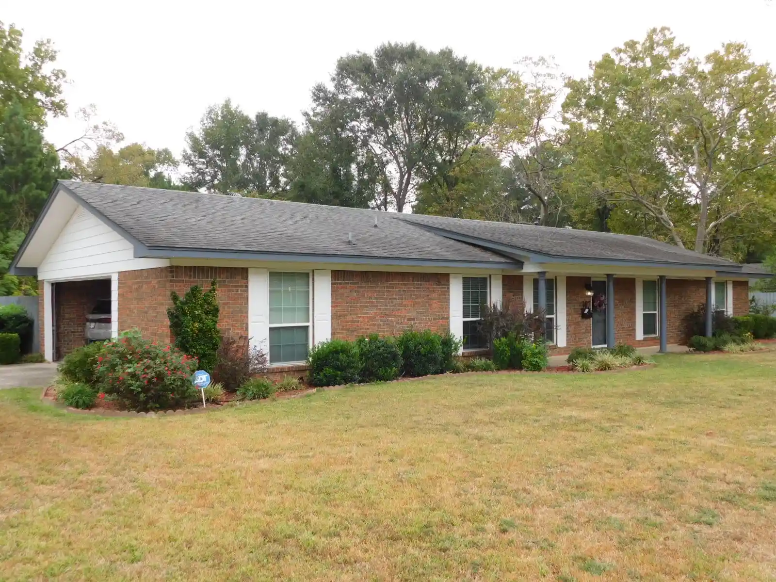 Photo 1 of Sale Pending at 307 Se 8th Street, Springhill, LA 71075 | MLS# 21403049 | Listing updated on 2026-10-21