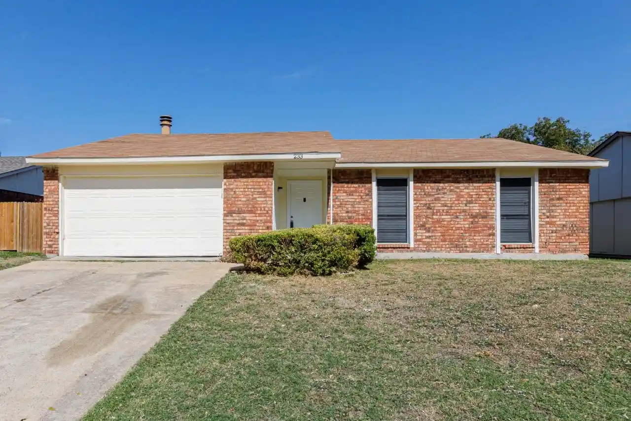 Single family home for sale at 233 Rockcrest Dr, Mesquite, TX 75150 | MLS# 21398404