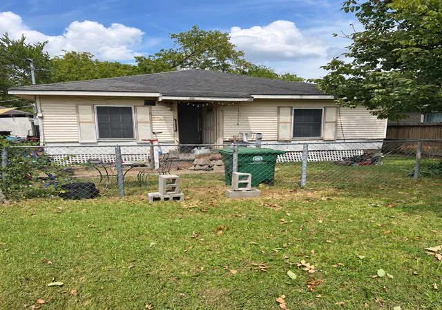 Photo 1 of Single family home for sale at 7217 Cowart St, Houston, TX 77020 | MLS# 21403019 | Listing updated on 2026-10-28