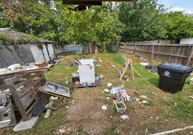 Photo 3 of Single family home for sale at 7217 Cowart St, Houston, TX 77020 | MLS# 21403019 | Listing updated on 2026-10-28