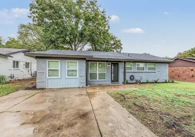 Photo 1 of Single family home for sale at 404 Simmons Dr, Hurst, TX 76053 | MLS# 21403081 | Listing updated on 2026-10-07