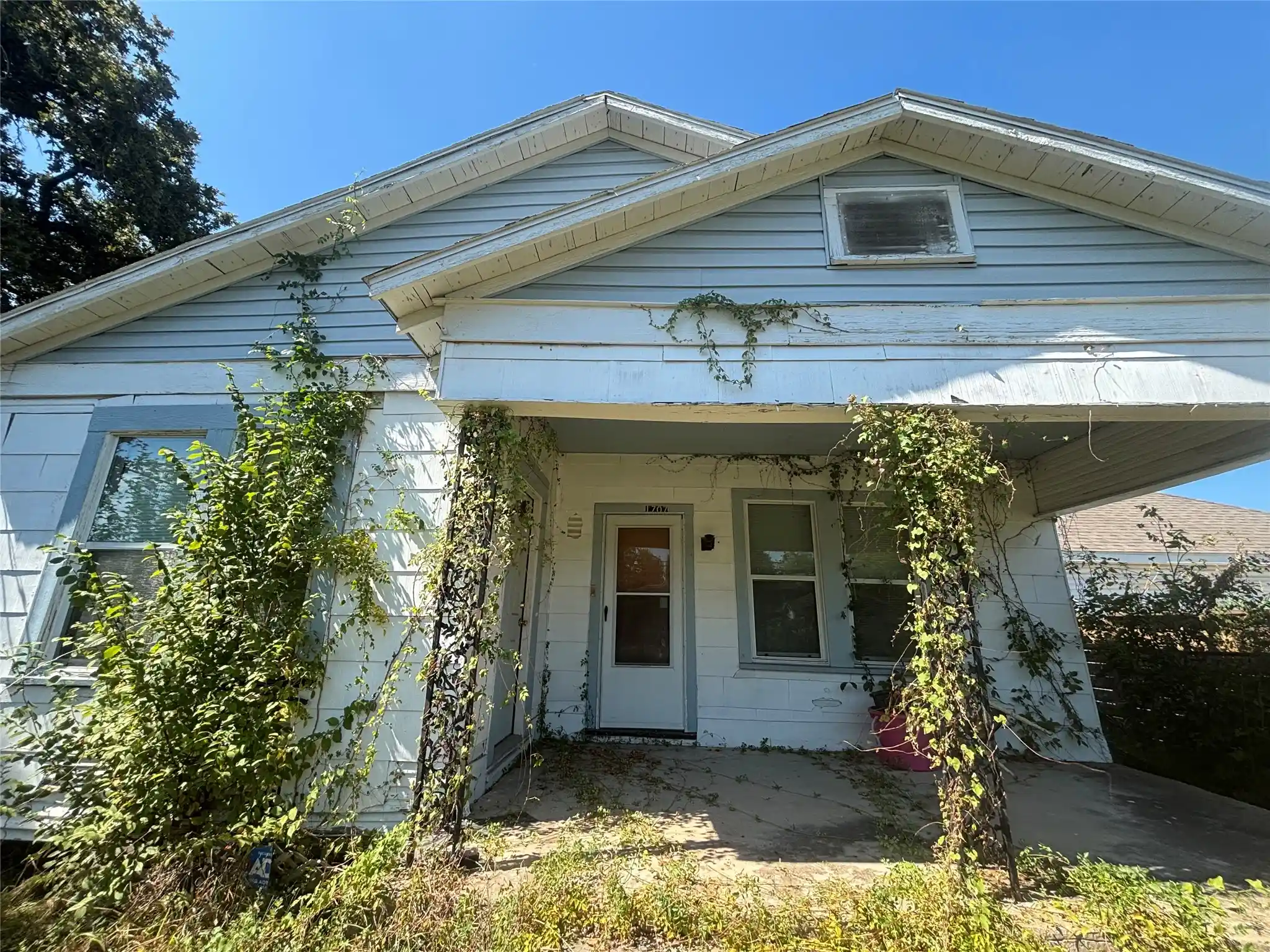 Single family home for sale at 1707 Solo St, Houston, TX 77020 | MLS# 21403101