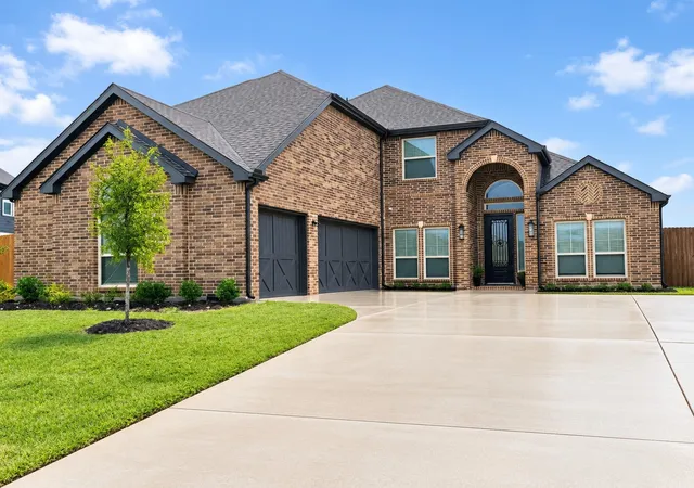 Photo 1 of Single family home for sale at 1801 Hidden Crk Dr, Midlothian, TX 76065 | MLS# 21403109 | Listing updated on 2026-10-10