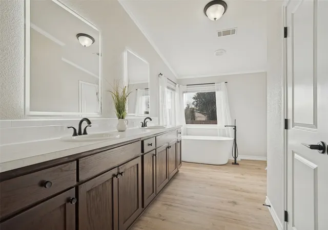 Photo 2 of Manufactured home for sale at 131 Lipan Trl, Weatherford, TX 76087 | MLS# 21401889 | Listing updated on 2026-10-07