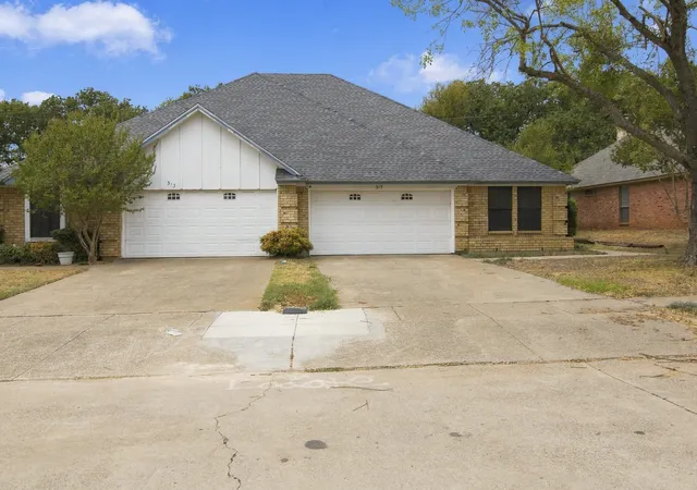 Photo 1 of Single family home for sale at 317 Moore Crk Rd, Hurst, TX 76053 | MLS# 21403145 | Listing updated on 2026-10-09
