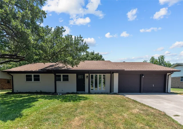 Photo 1 of Single family home for sale at 2008 Maplewood Dr, Gainesville, TX 76240 | MLS# 21403146 | Listing updated on 2026-10-08