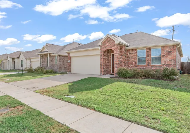 Photo 3 of Single family home for sale at 5404 Montrose Dr, Forney, TX 75126 | MLS# 21403106 | Listing updated on 2026-10-05