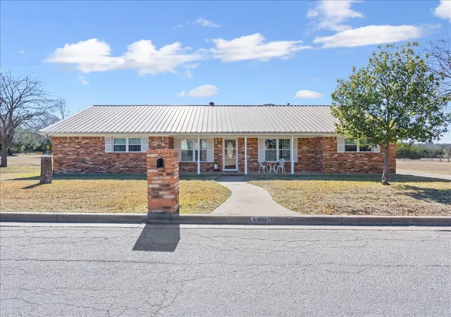 Photo 3 of Single family home for sale at 100 Sunny Ln, Gatesville, TX 76528 | MLS# 21392381 | Listing updated on 2026-10-05