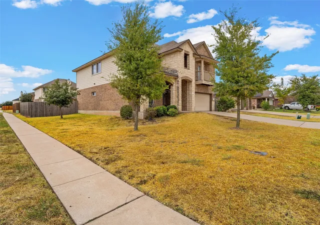 Photo 2 of Single family home for sale at 6541 Cascade Dr, Woodway, TX 76712 | MLS# 21402633 | Listing updated on 2026-10-05