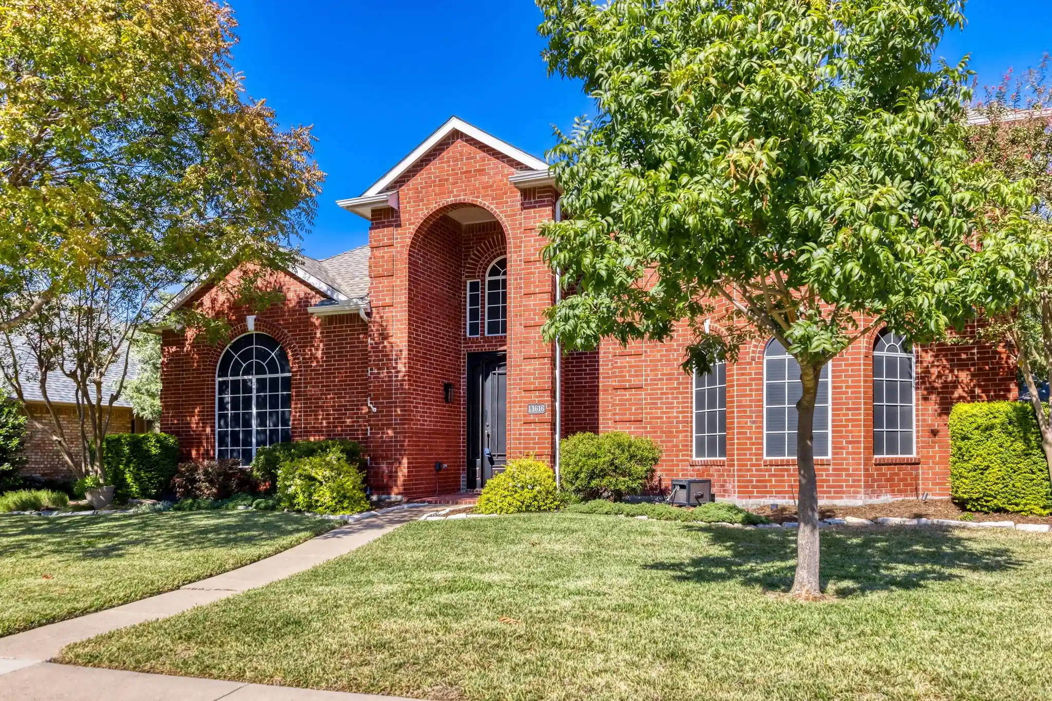 Photo 1 of Single family home for sale at 11616 Meridian Dr, Frisco, TX 75035 | MLS# 21385406 | Listing updated on 2026-10-27