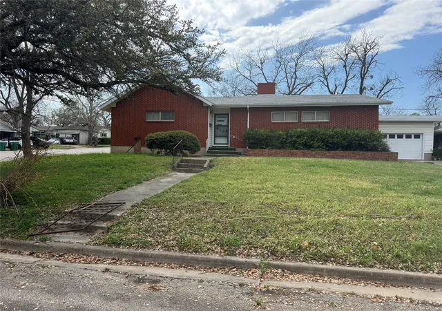 Single family home for sale at 415 S Avenue O, Clifton, TX 76634 | MLS# 21403351