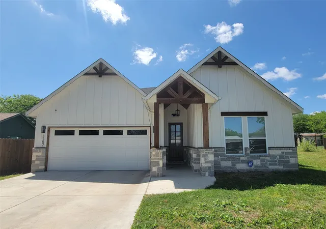 Photo 1 of Single family home for sale at 3207 Nw 30th Street, Fort Worth, TX 76106 | MLS# 21403353 | Listing updated on 2026-10-05