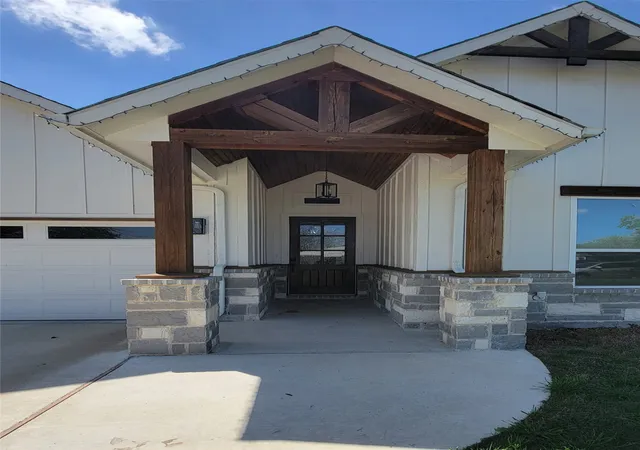 Photo 2 of Single family home for sale at 3207 Nw 30th Street, Fort Worth, TX 76106 | MLS# 21403353 | Listing updated on 2026-10-05
