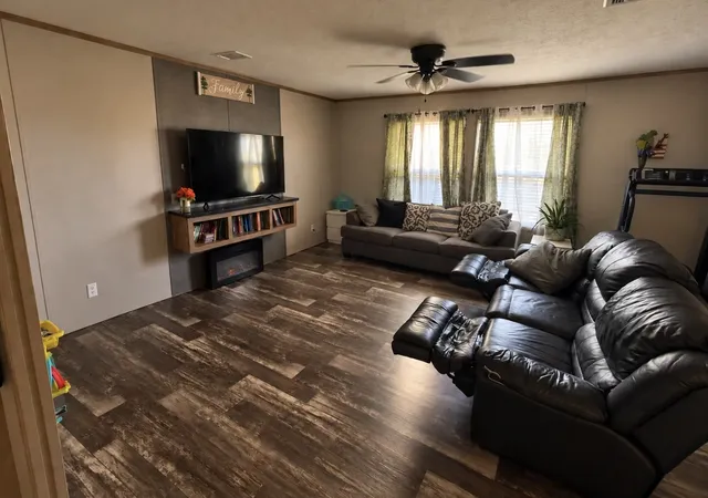 Photo 3 of Manufactured home for sale at 3722 Vz County Rd 2112, Wills Point, TX 75169 | MLS# 21403368 | Listing updated on 2026-10-05