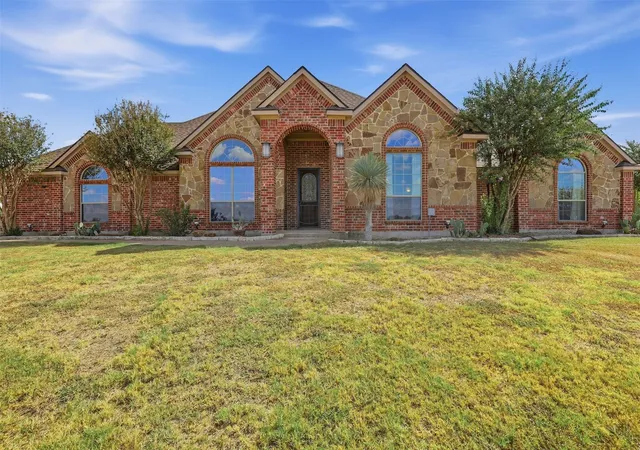Photo 1 of Single family home for sale at 454 Stone Mountain Ct, Cresson, TX 76035 | MLS# 21382508 | Listing updated on 2026-10-05