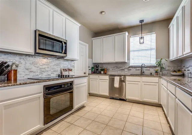 Photo 3 of Single family home for sale at 6504 Autumn Trl, The Colony, TX 75056 | MLS# 21403400 | Listing updated on 2026-10-05