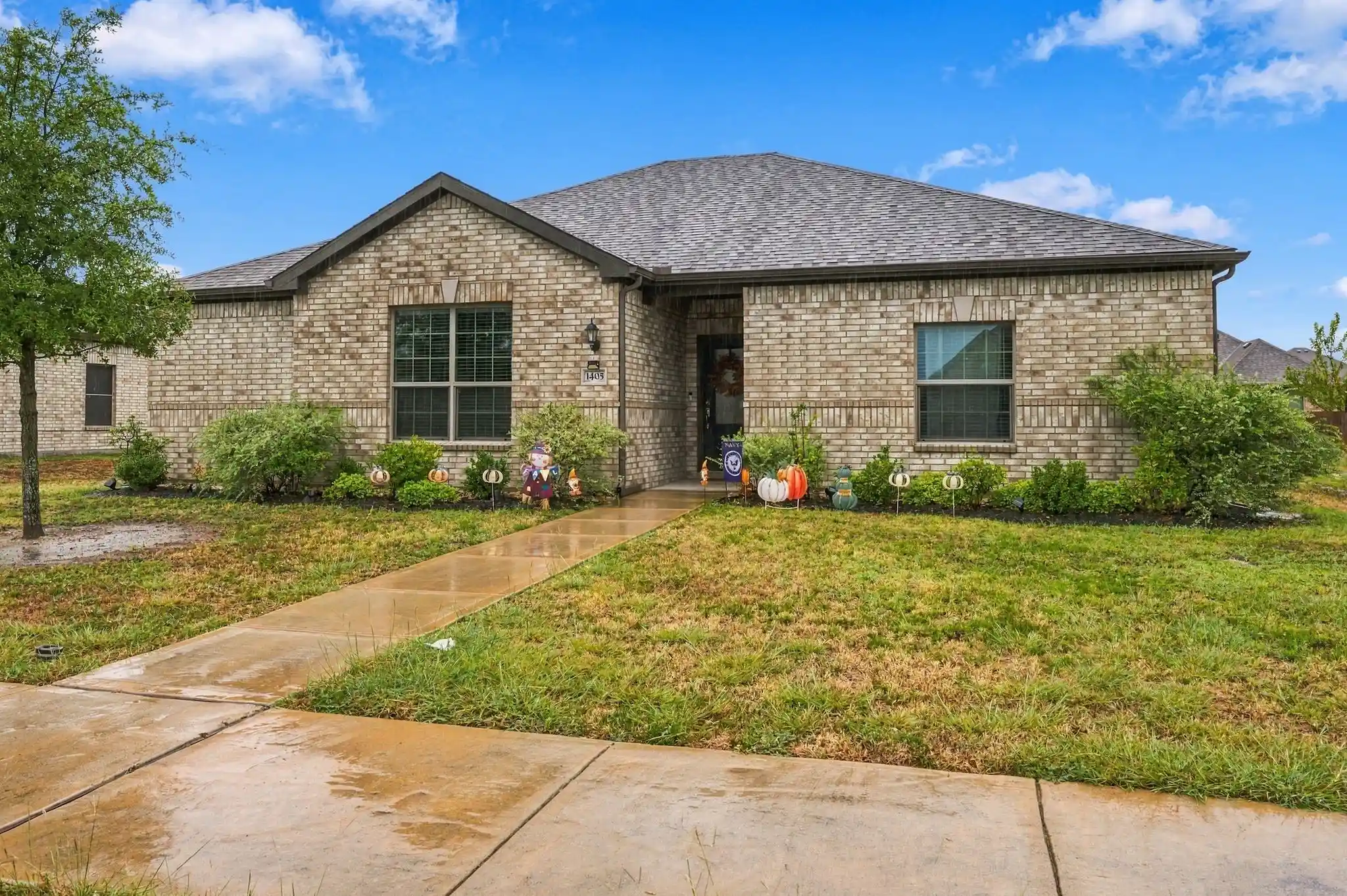 Photo 1 of Single family home for sale at 1405 Kite St, De Soto, TX 75115 | MLS# 21403178 | Listing updated on 2026-10-24