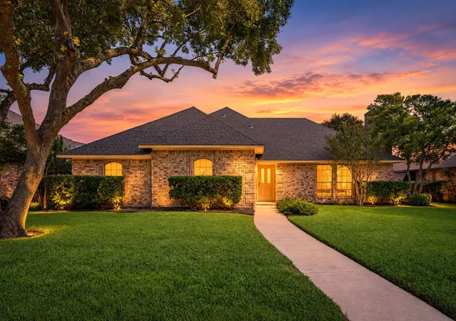 Photo 1 of Single family home for sale at 907 Rush Crk Dr, Allen, TX 75002 | MLS# 21397132 | Listing updated on 2026-10-10