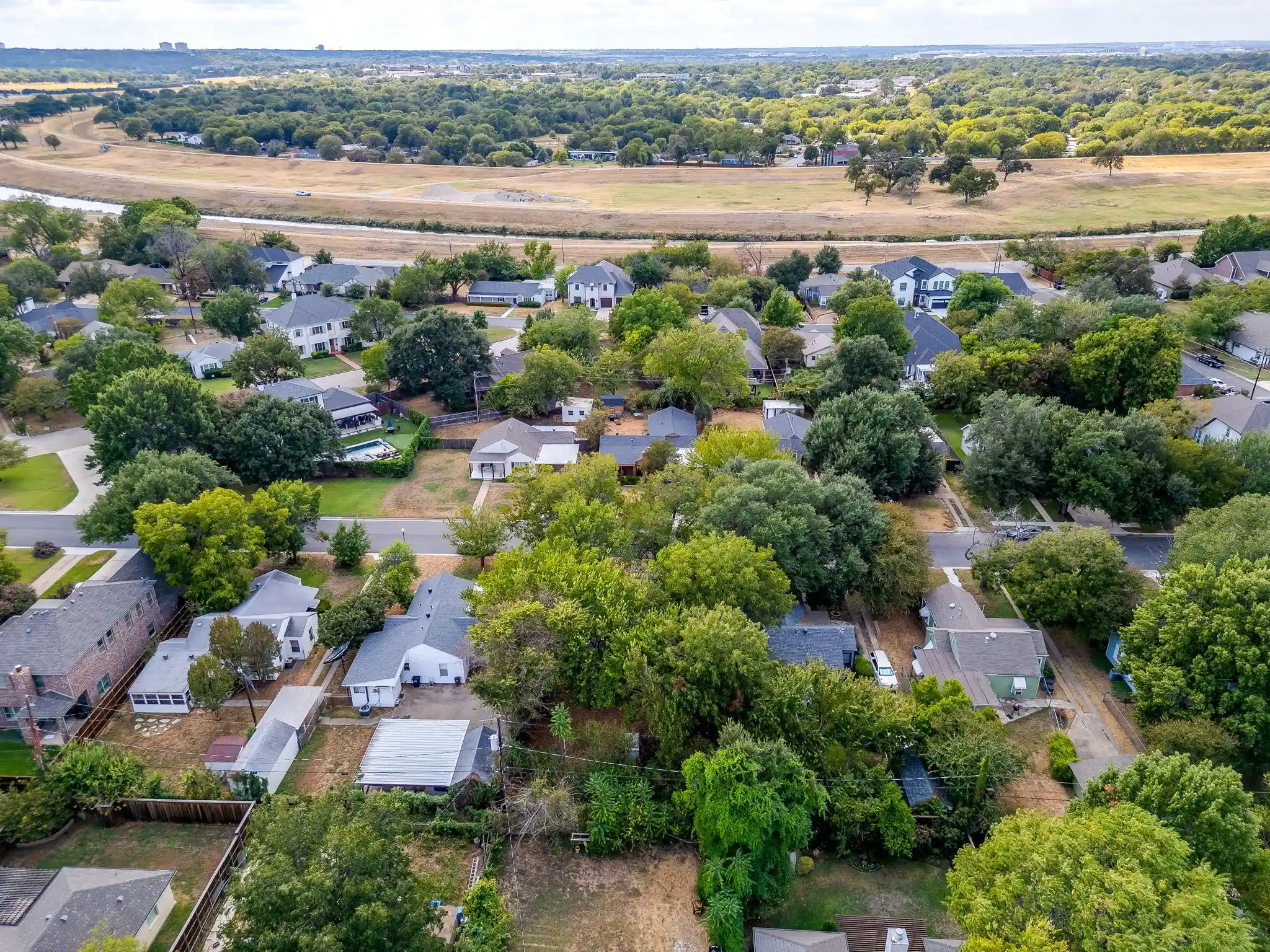 Photo 1 of Single family home for sale at 720 Northwood Rd, Fort Worth, TX 76107 | MLS# 21397988 | Listing updated on 2026-10-21