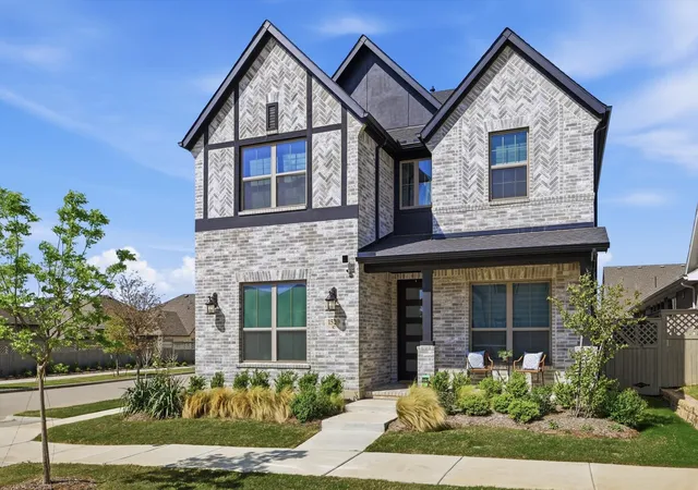 Photo 2 of Single family home for sale at 1520 Bonsmara Dr, Justin, TX 76247 | MLS# 21403511 | Listing updated on 2026-10-09