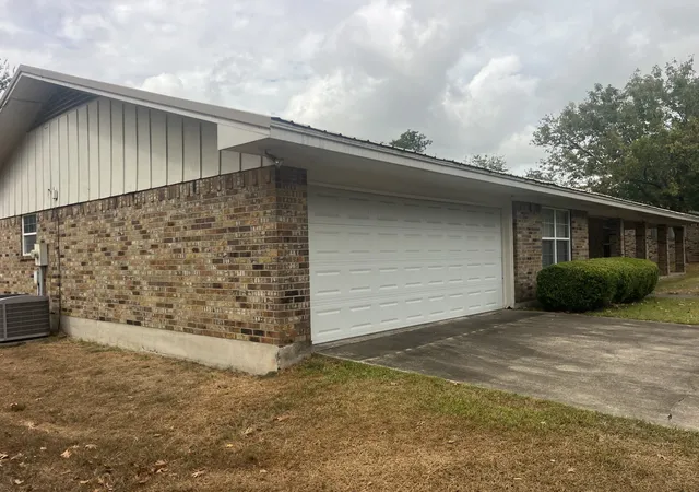 Photo 2 of Single family home for sale at 1402 Walnut, Clarksville, TX 75426 | MLS# 21403499 | Listing updated on 2026-10-05